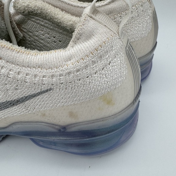 Nike Women’s Light Beige Knit Sneakers with Gray Swoosh - Picture 4 of 9